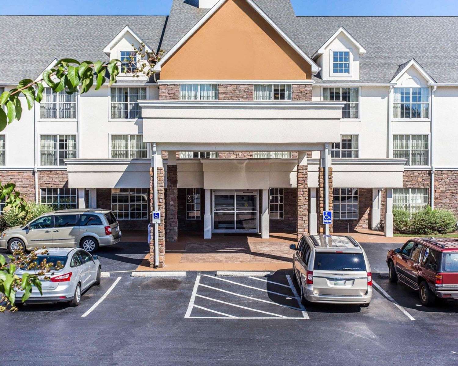 Comfort Inn & Suites Ballpark Area 15/16