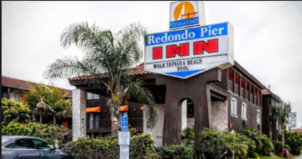 Redondo Pier Inn 2/24