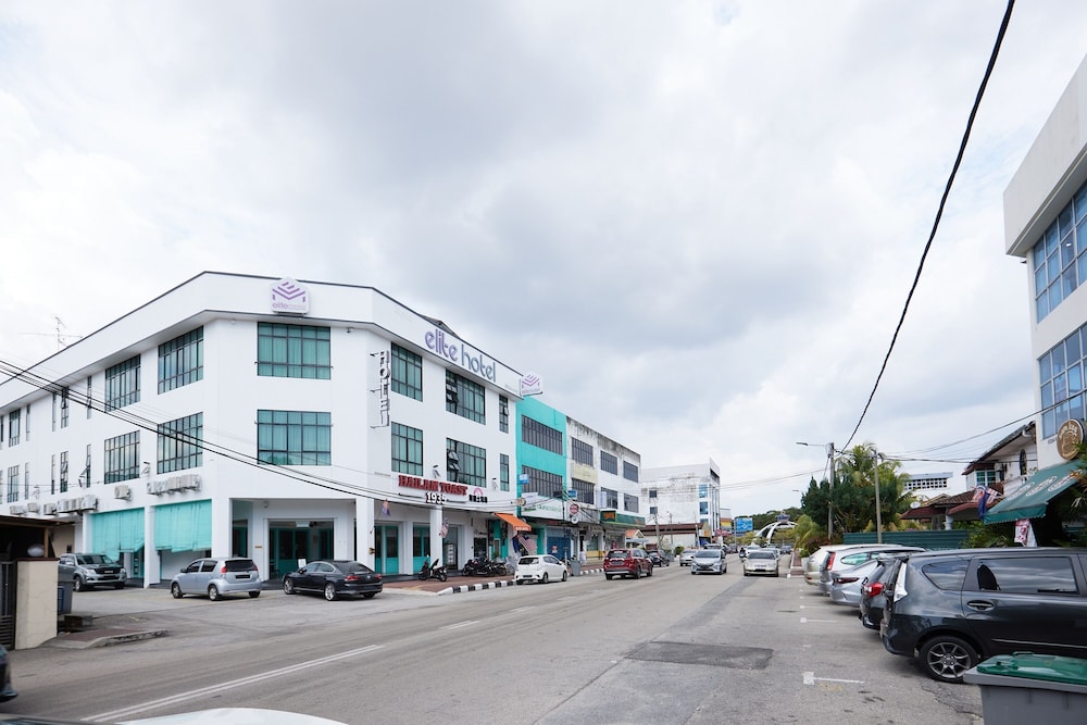 Elite Hotel Muar 40/50