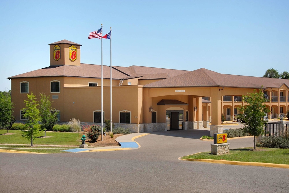 Super 8 By Wyndham Stephenville 3/11