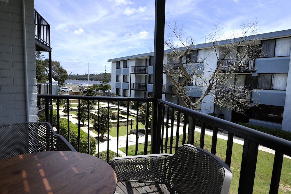 Lodestar Waterside Apartments 7/44