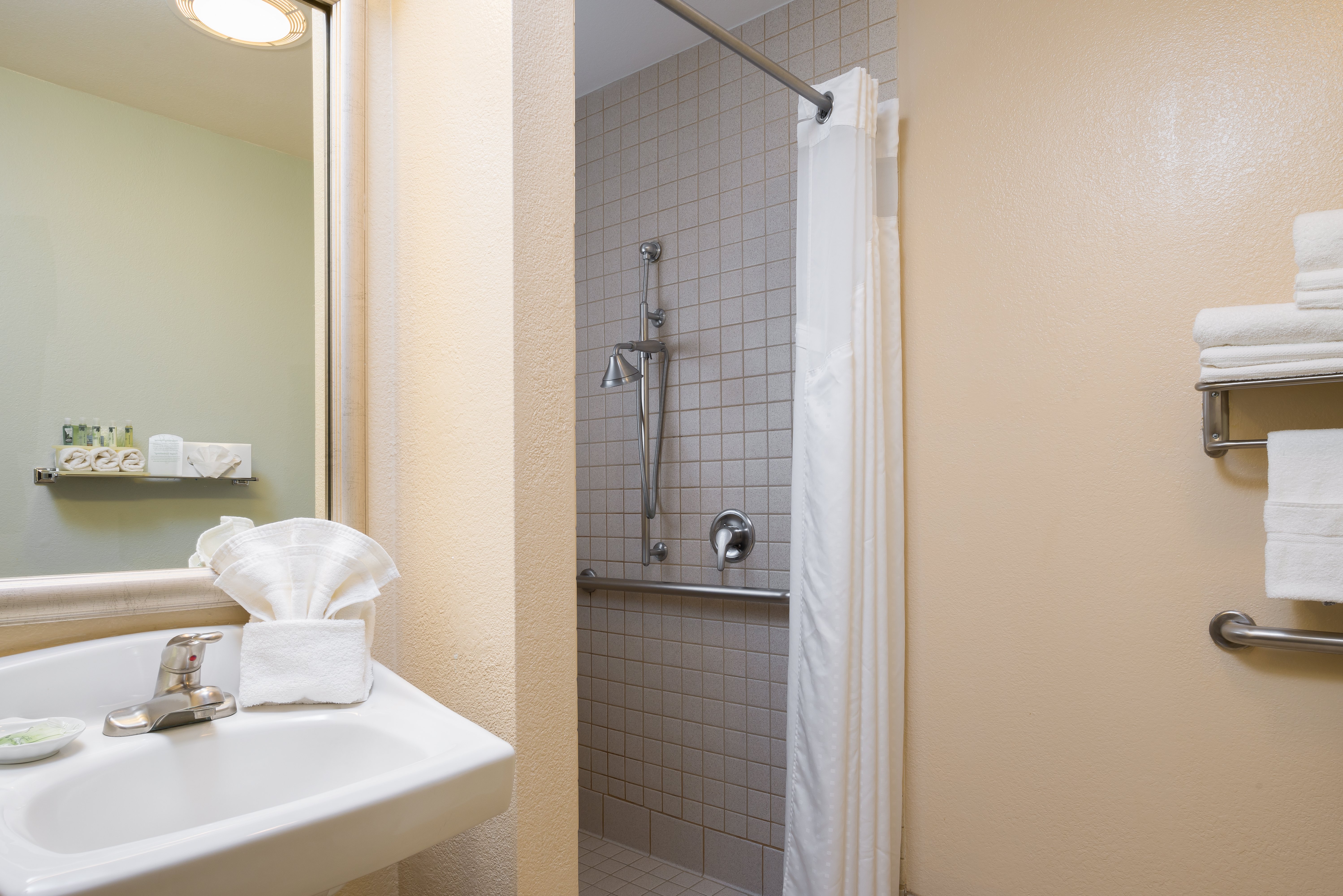 Holiday Inn Express Hotel Suites Santa Clara Silicon Valley 74/75