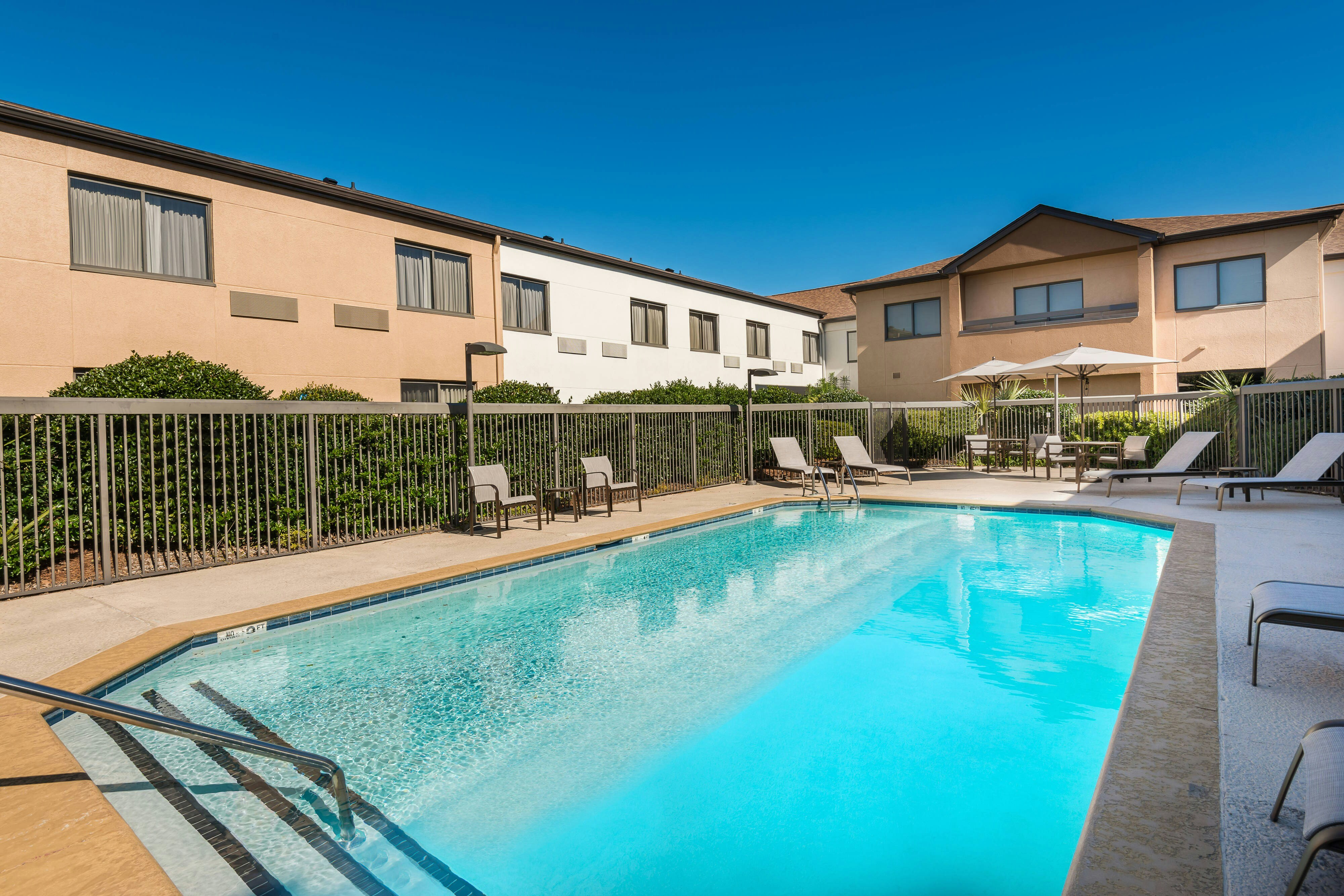 Courtyard by Marriott Wilmington / Wrightsville Beach 26/57