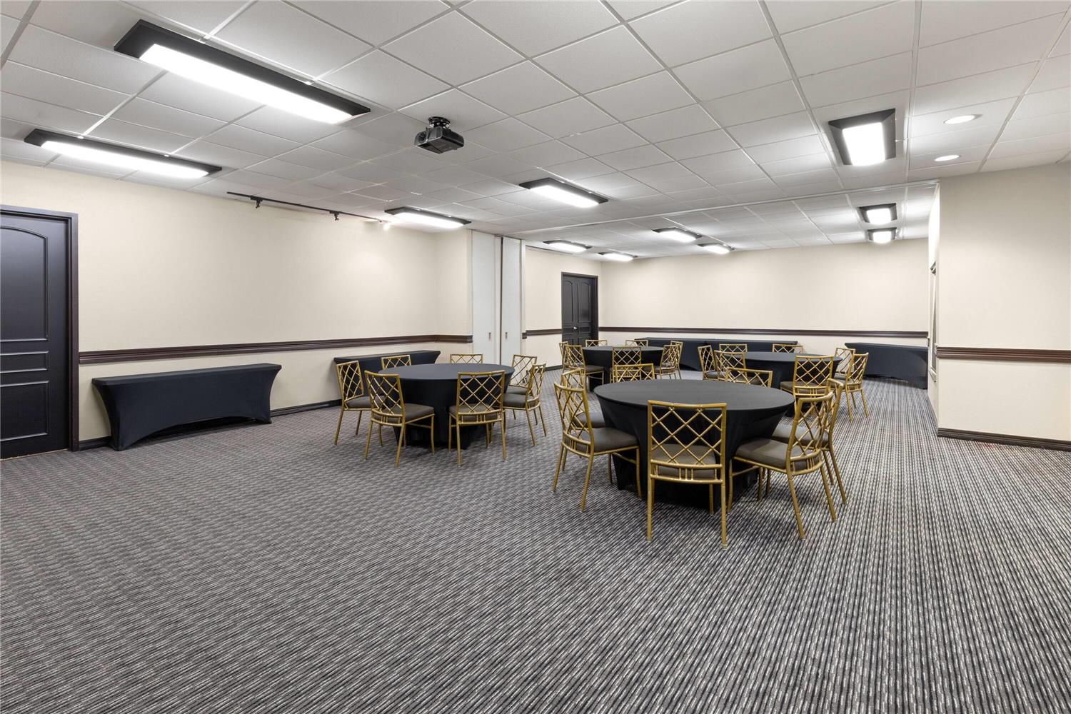 La Quinta Inn and Suites by Wyndham Brownwood 32/37