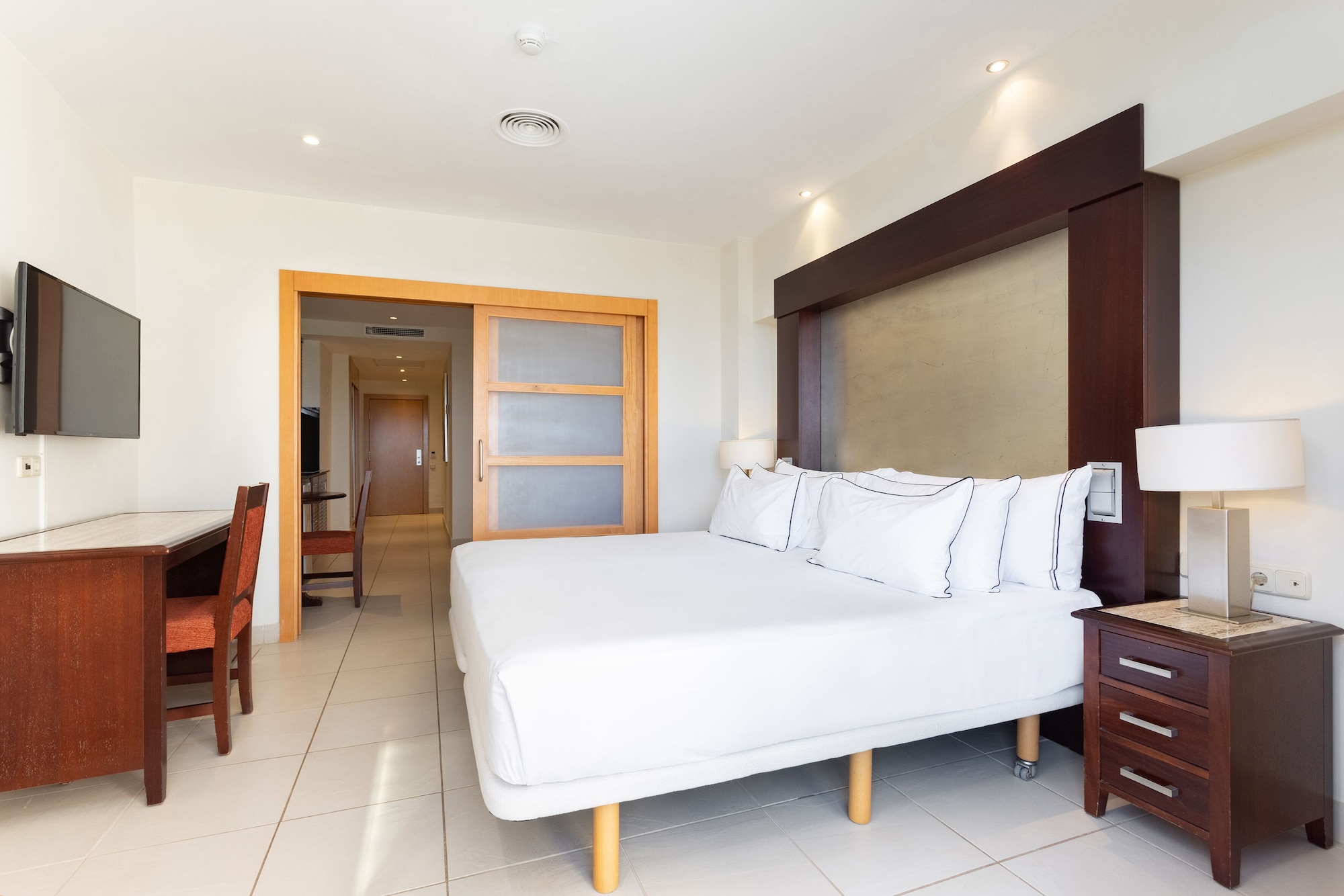 Reserve, Junior Suite, King Bed, Ocean Front