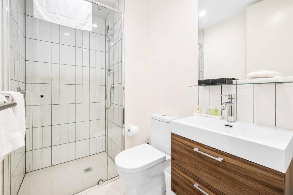 Upgrade, Efficiency, Queen Bed، Comfort Apartments Box Hill 2/5