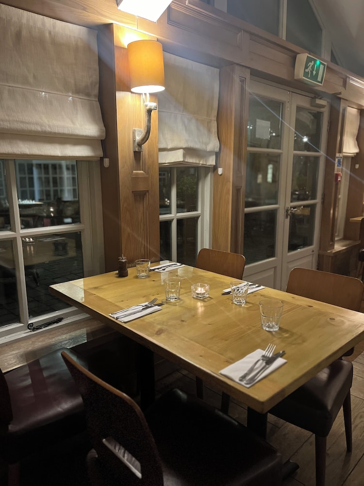 Noel Arms Hotel 40/49