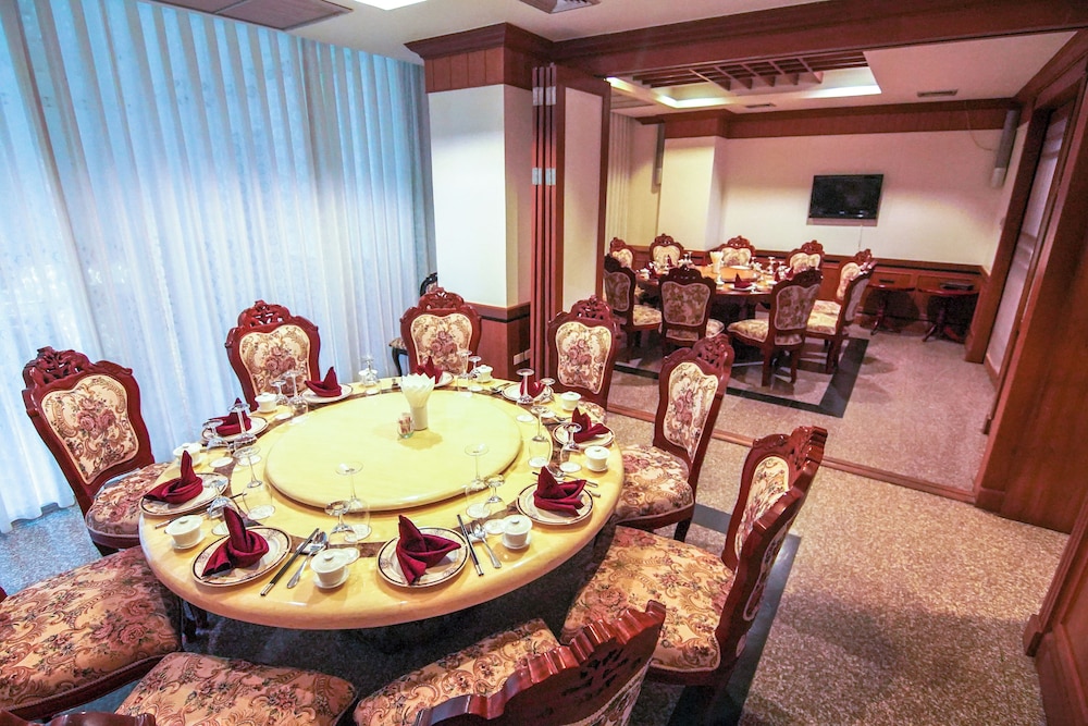 Arawan Riverside Hotel 55/65