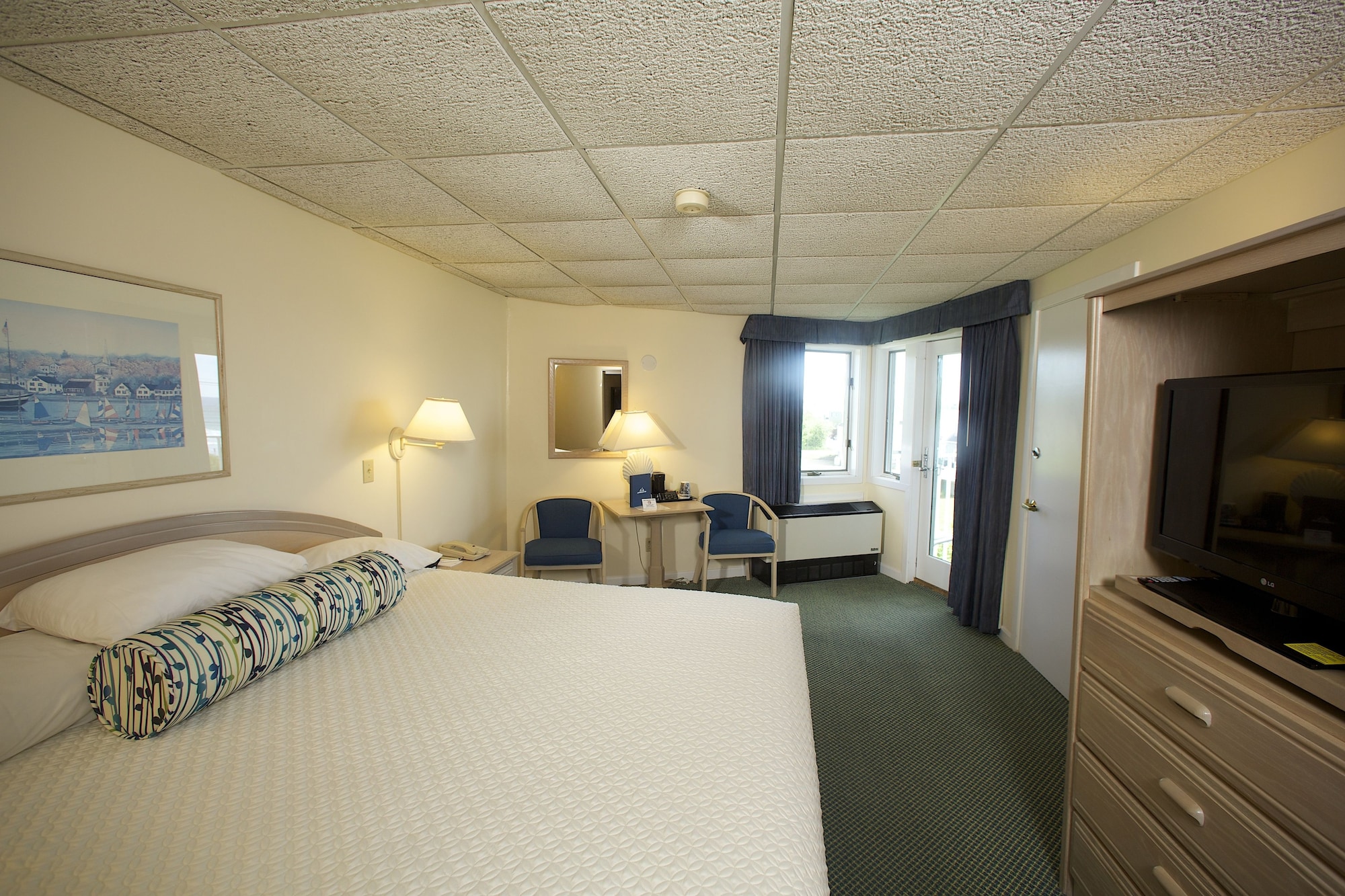 Atrium, King Bed, Accessible