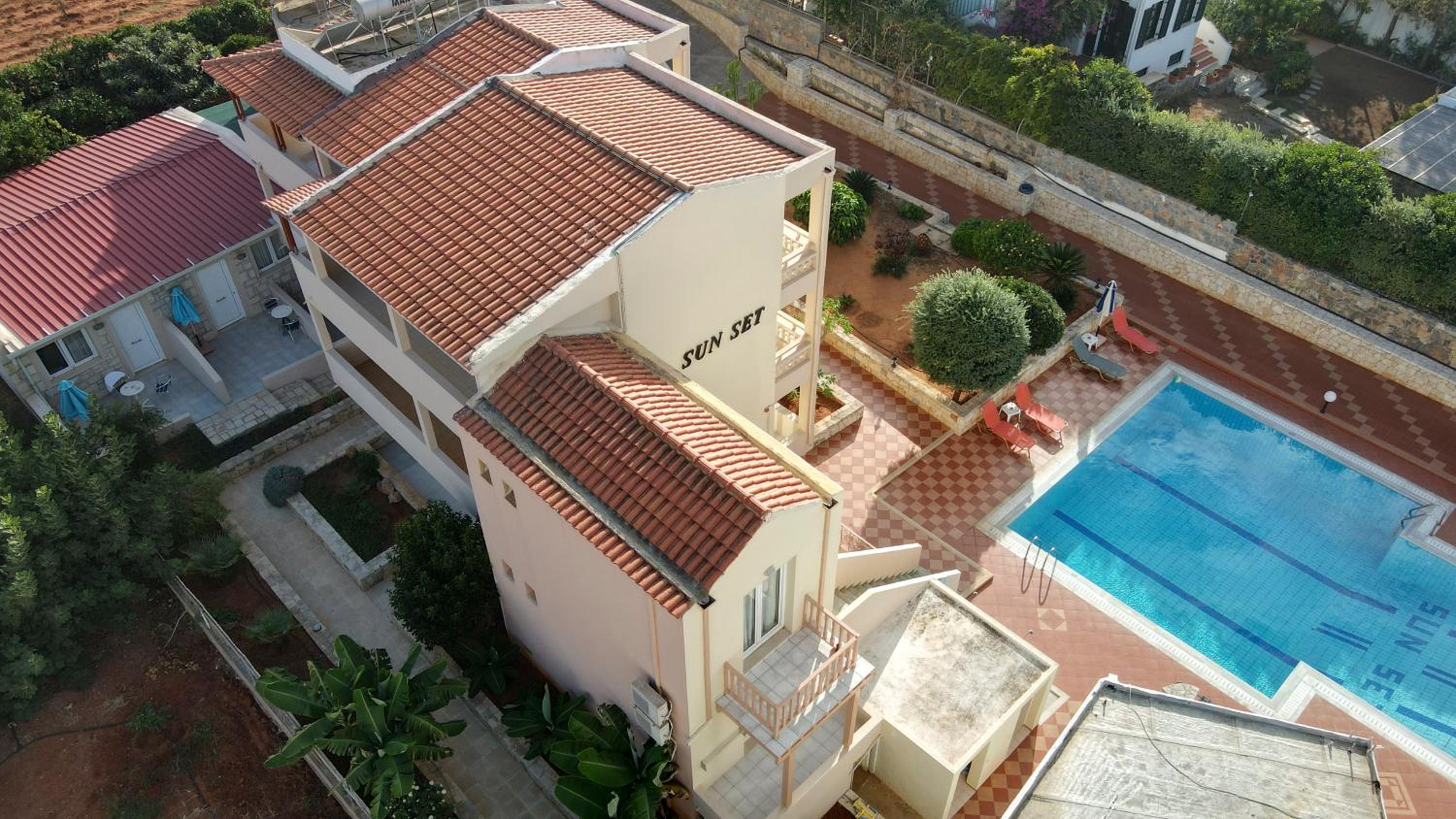 Sunset Studios Apartments 5/50