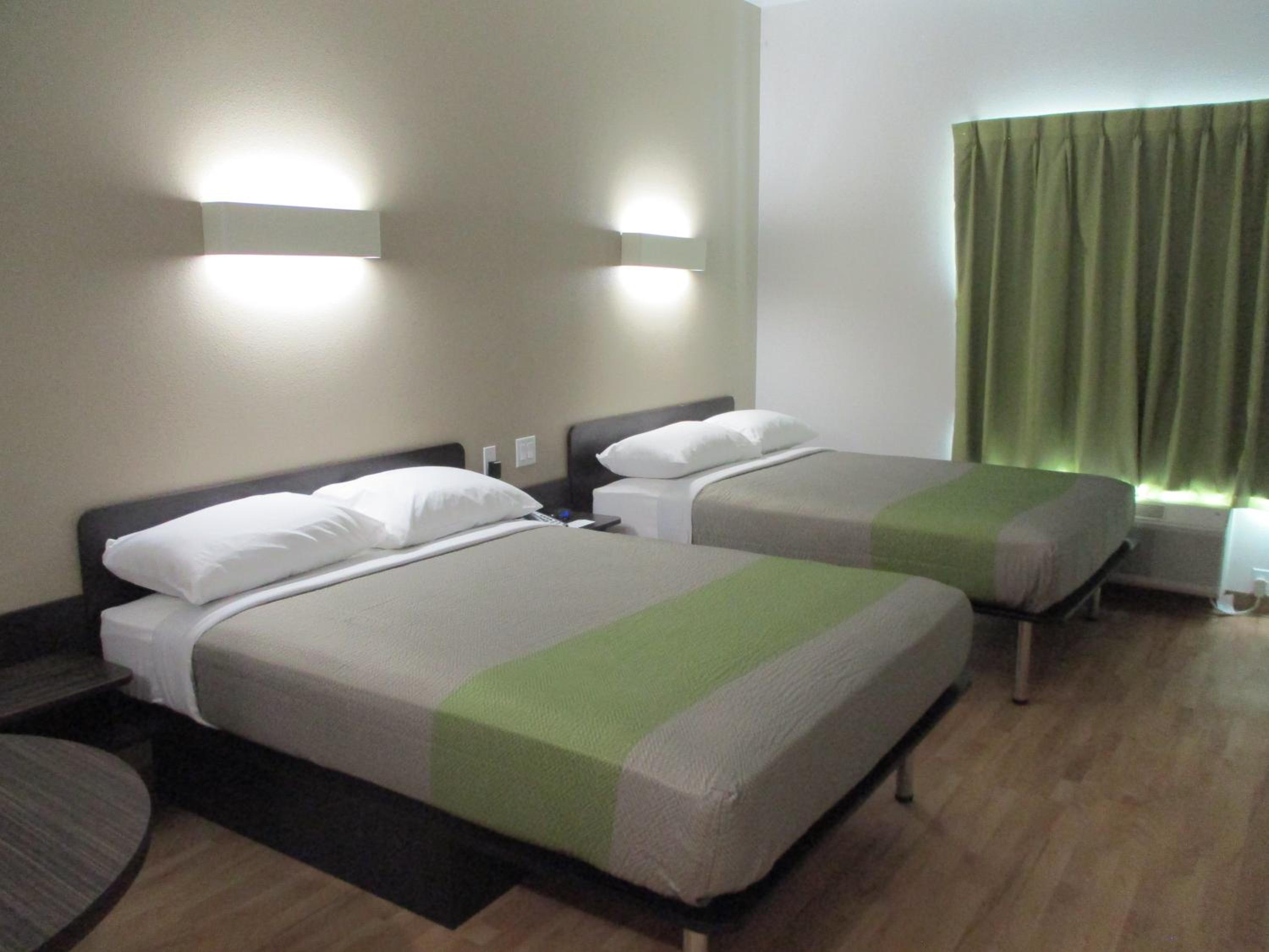 2 Queen Beds - Mobility Accessible Tub Nsmk
