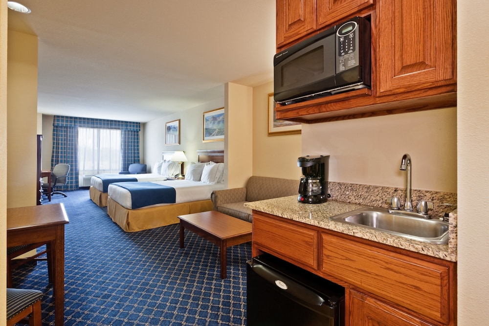 Holiday Inn Express Hotel Suites Paragould 46/60
