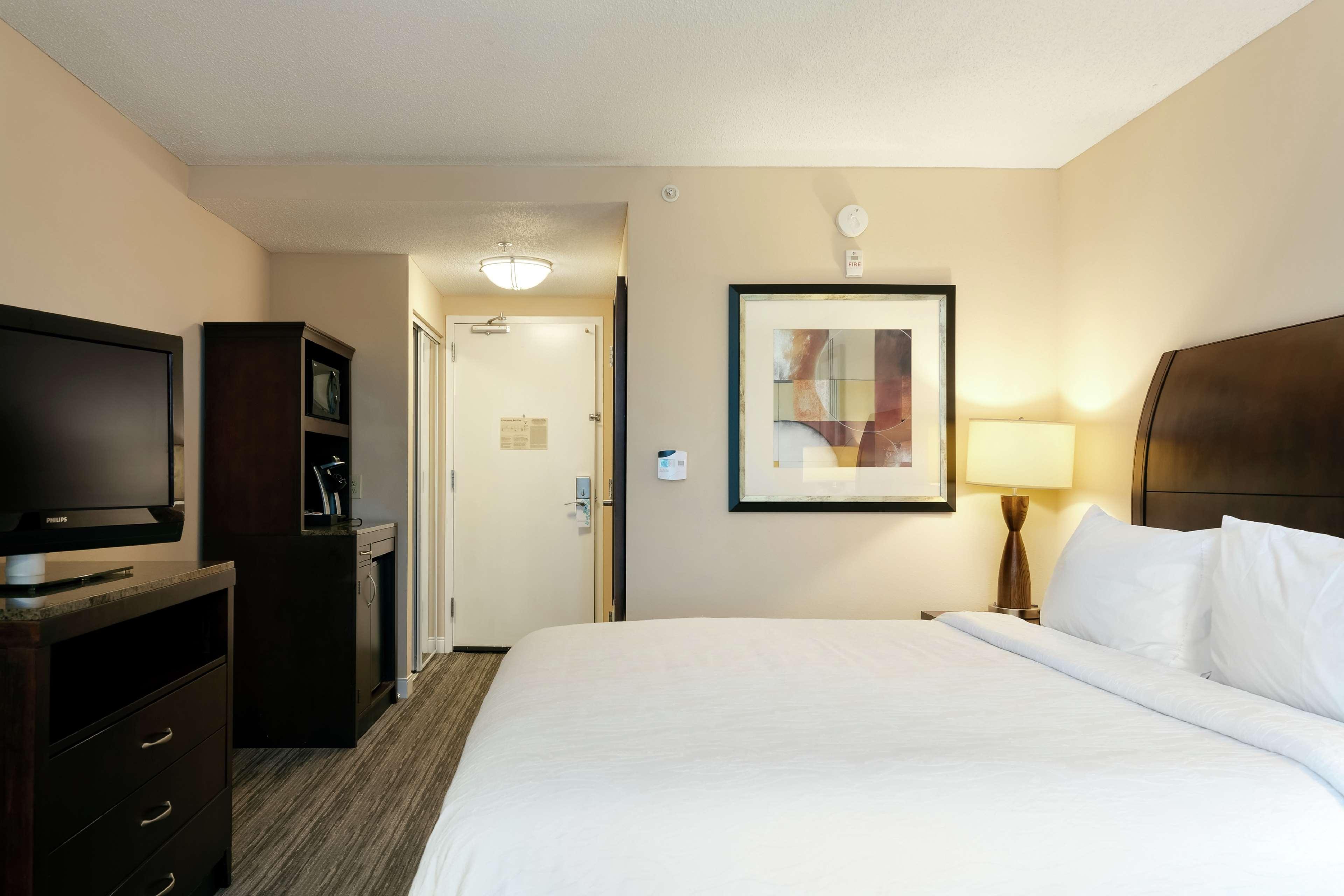 ROOM, KING BED