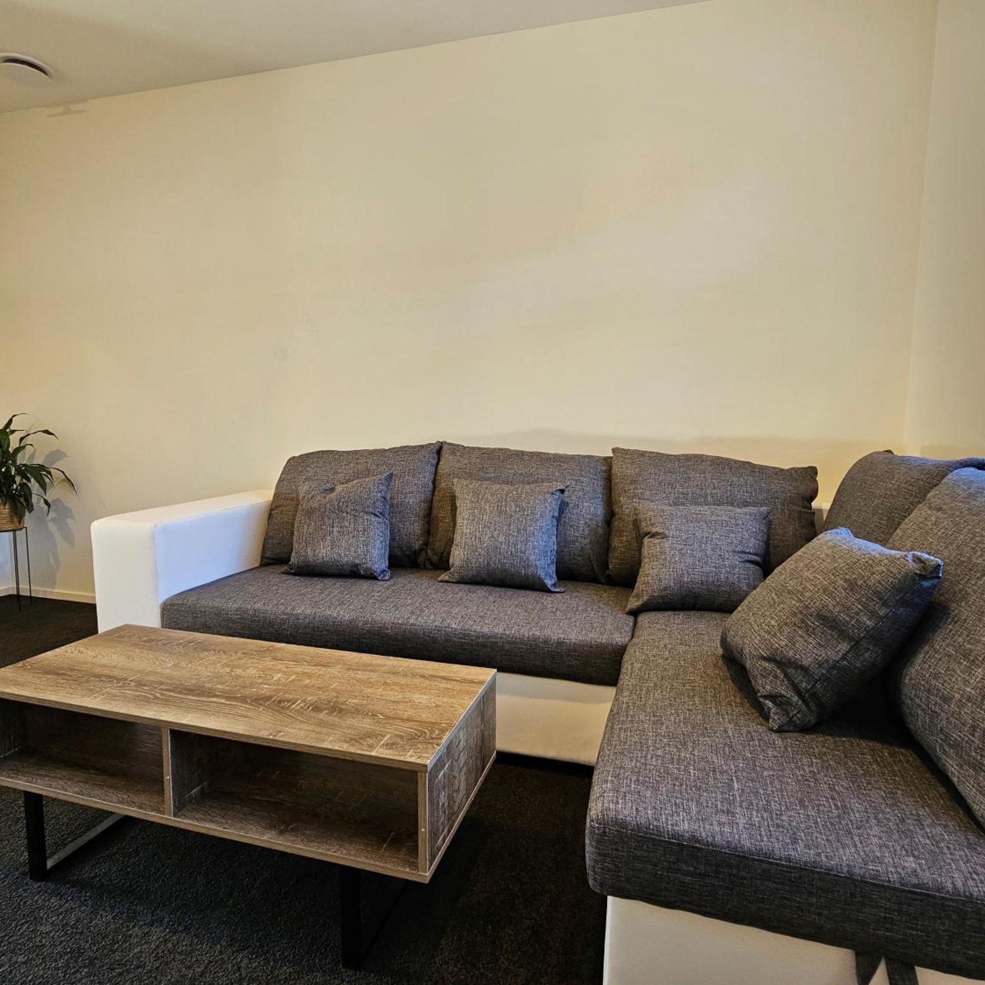 AZENA MOTEL 33/50