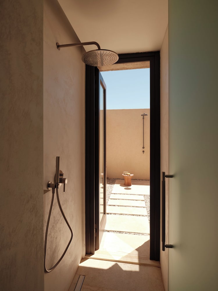 Gundari Folegandros 50/50