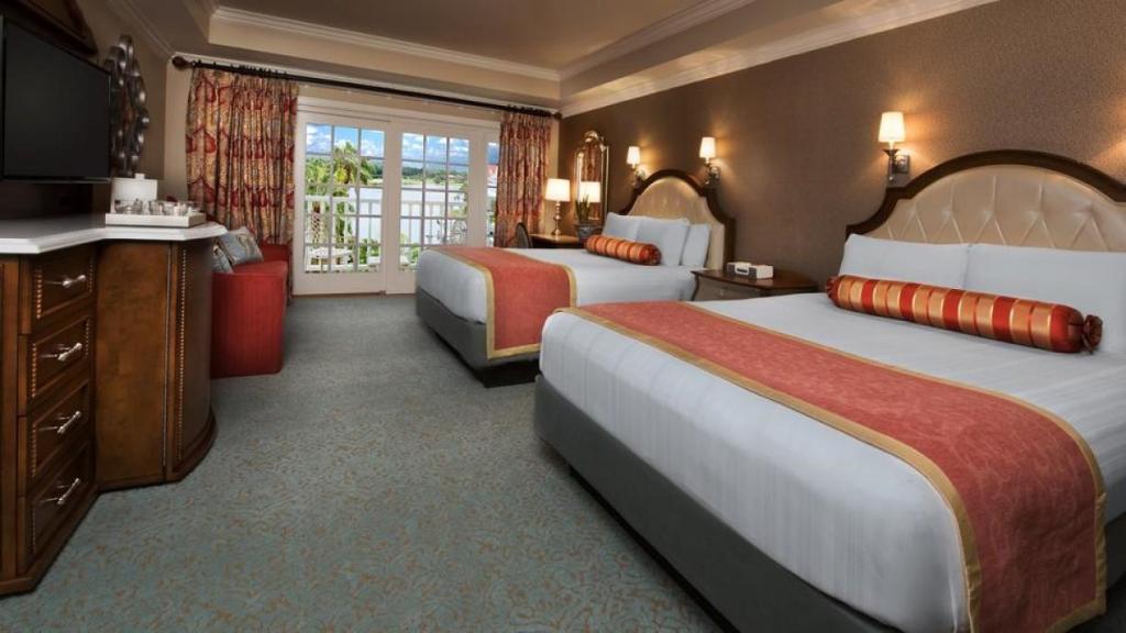 Room, Theme Park View, Club Floor, Main Building