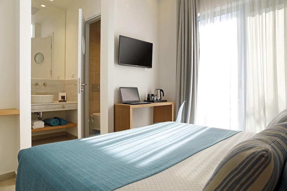 Oasis Beach Hotel Spa 11/76