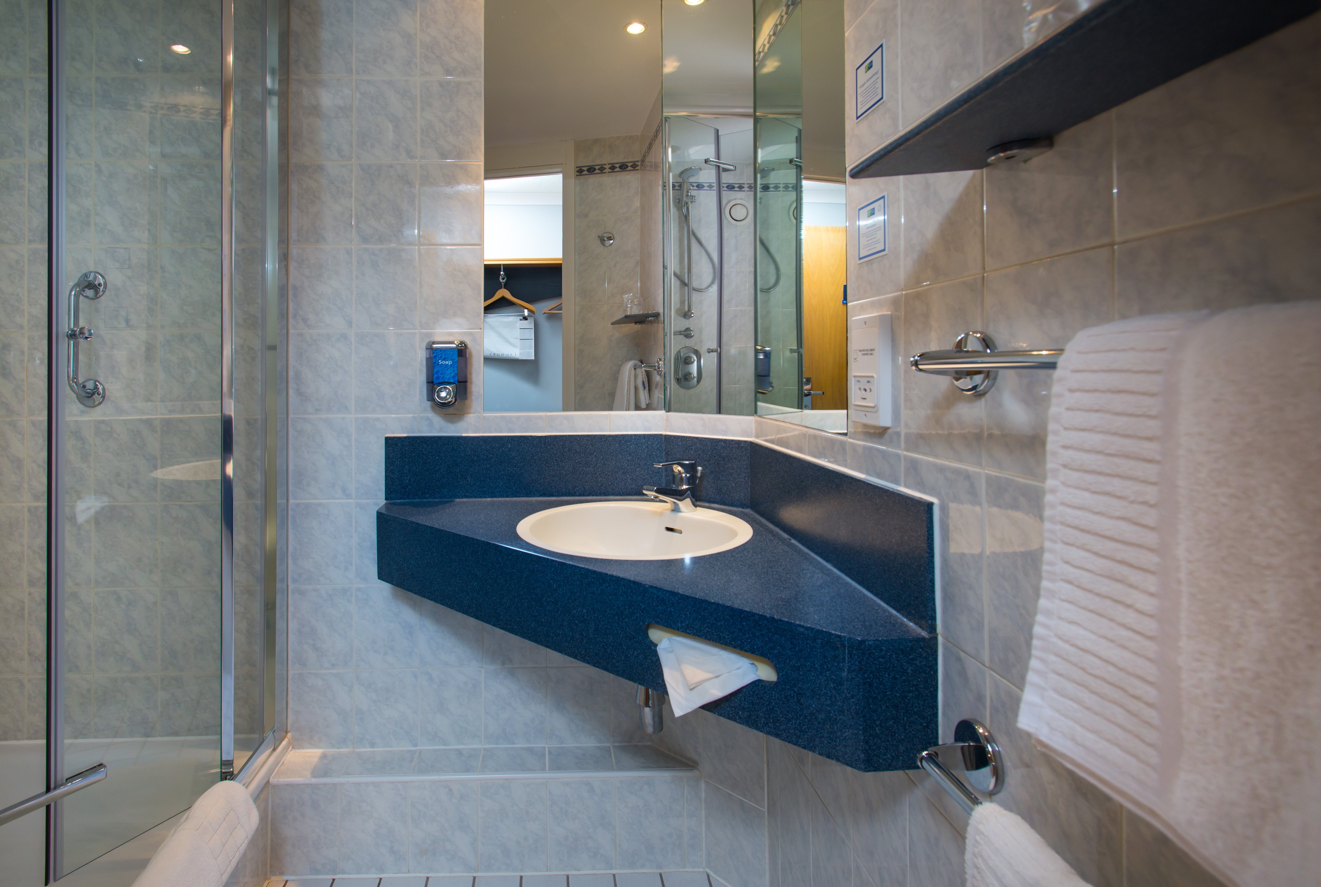 Holiday Inn Express Manchester - Salford Quays 27/27