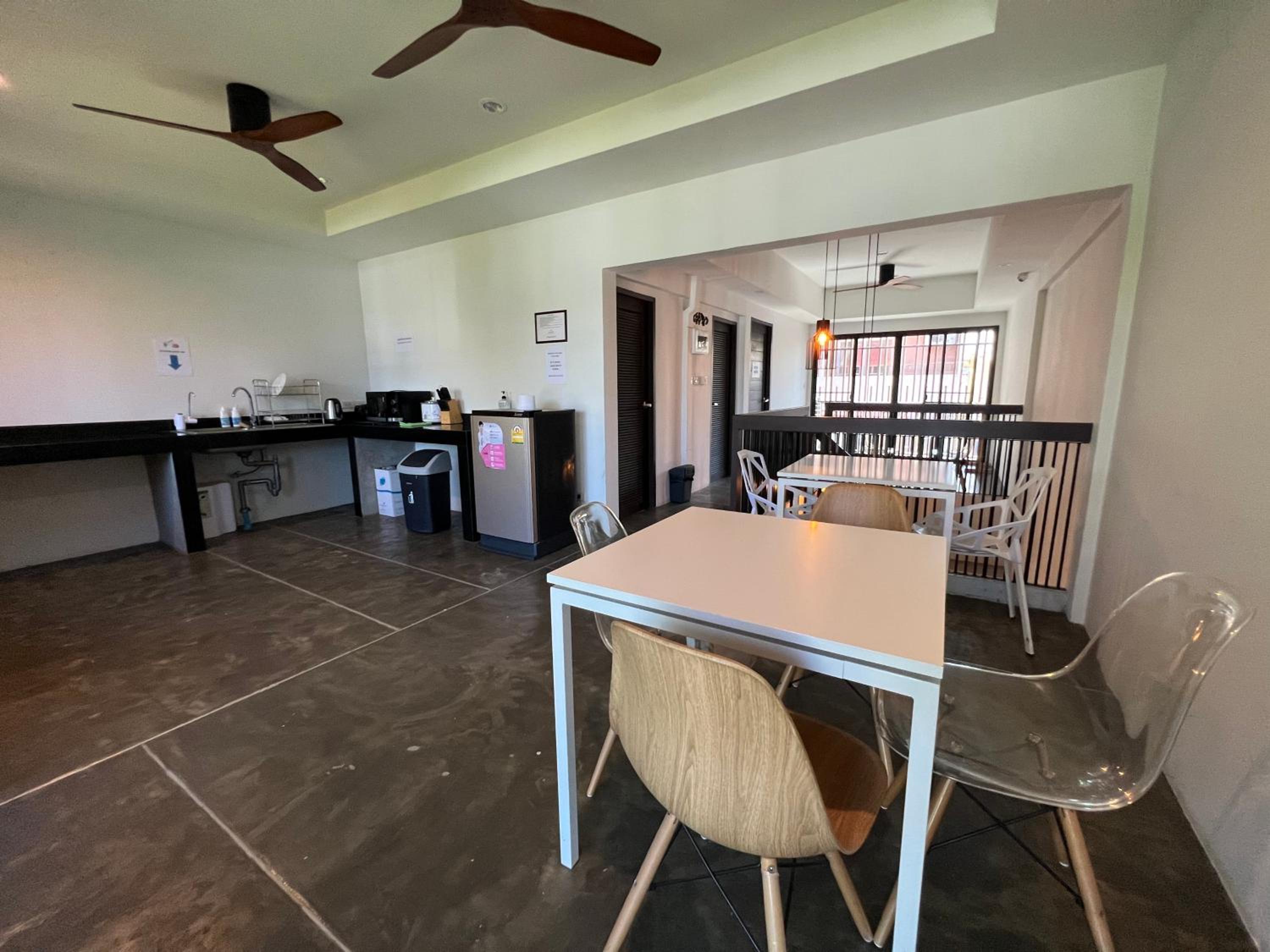 Litera Hostel Adults Only 61/71
