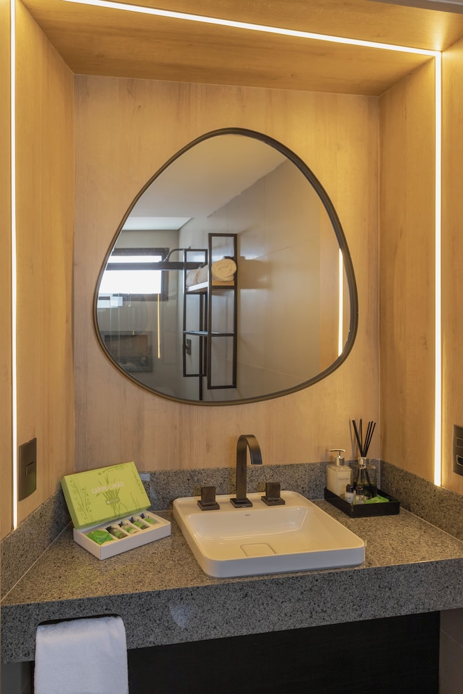 Suite, Queen Bed, Sofa, Max Plaza Hotel 7/10