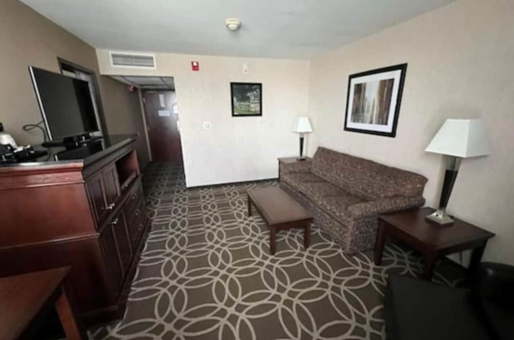 Hotel Lotus Kansas City Merriam 48/64
