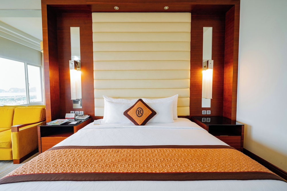 Premium, King Bed, Hill View