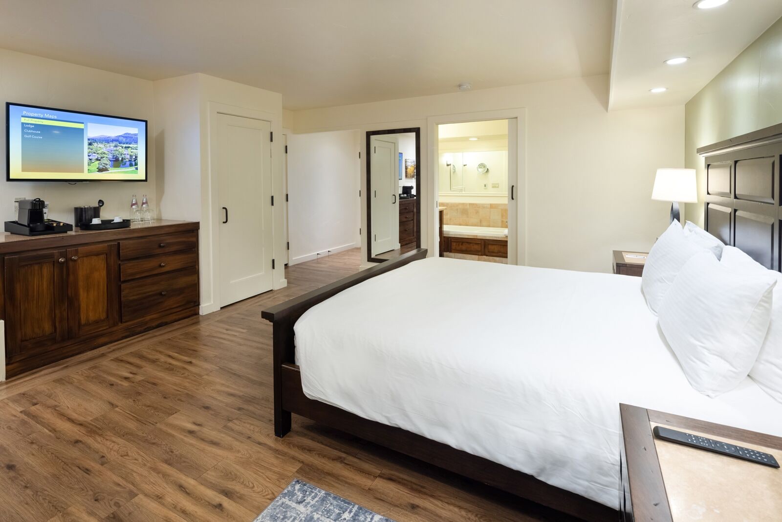 Deluxe, Pavilion, King Bed