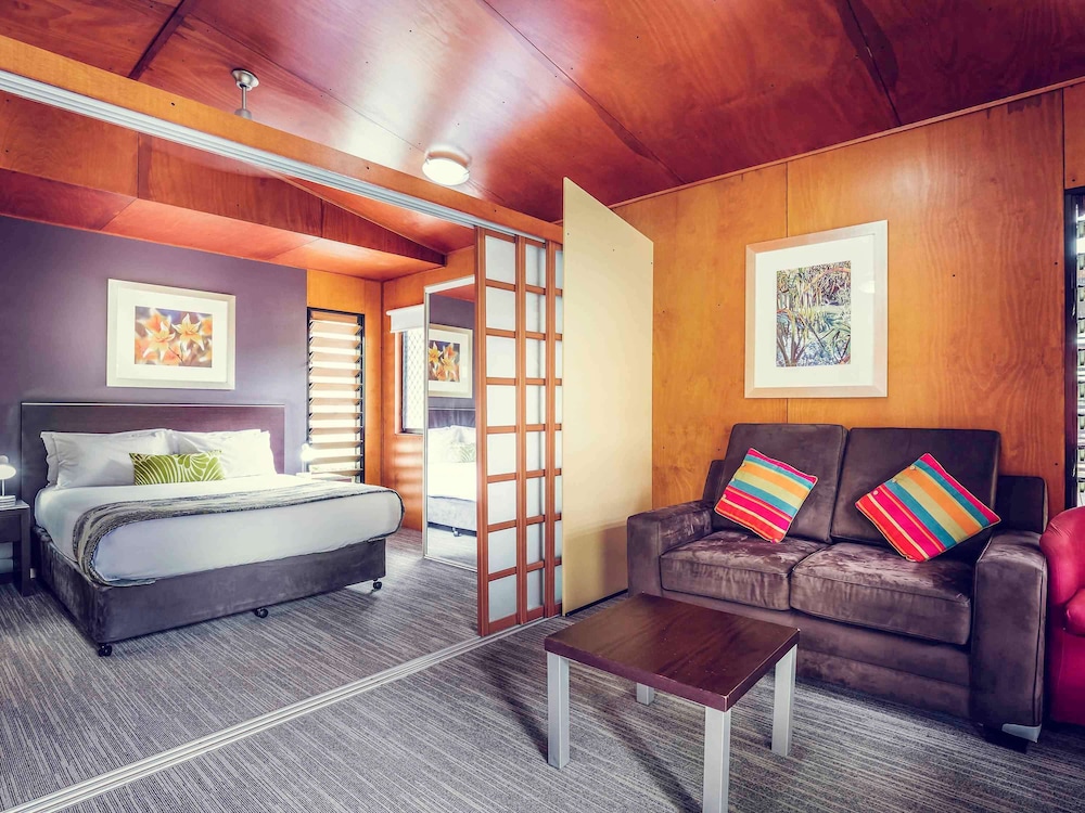 RESORT, BUNGALOW, QUEEN BED