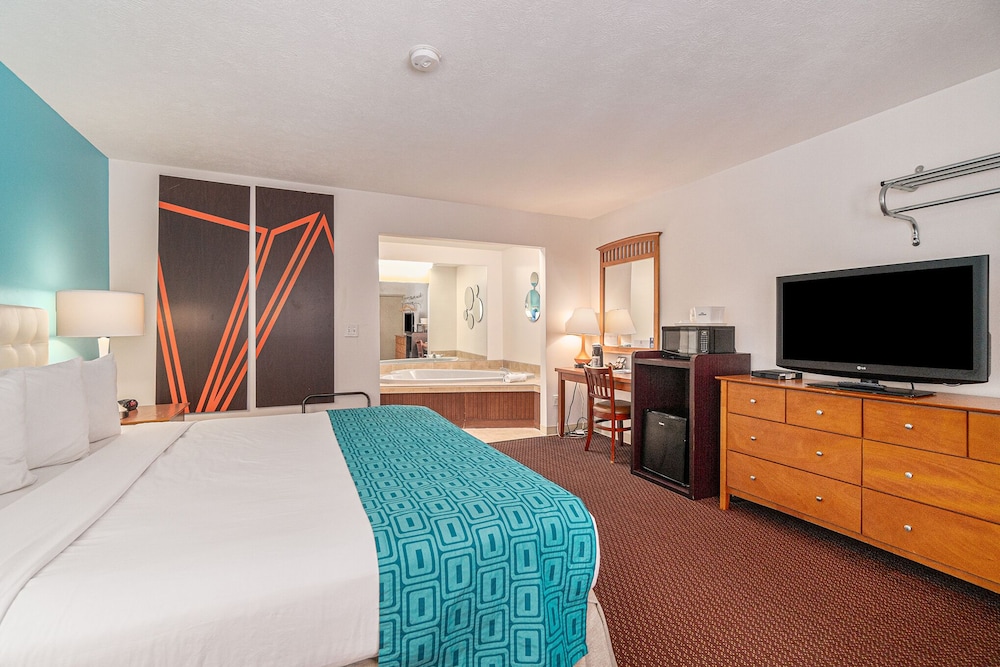 Howard Johnson by Wyndham Traverse City 18/47