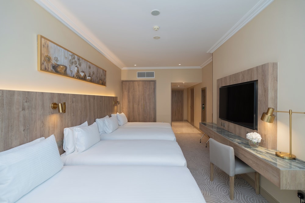 SUPERIOR, 4 BEDS, CITY VIEW