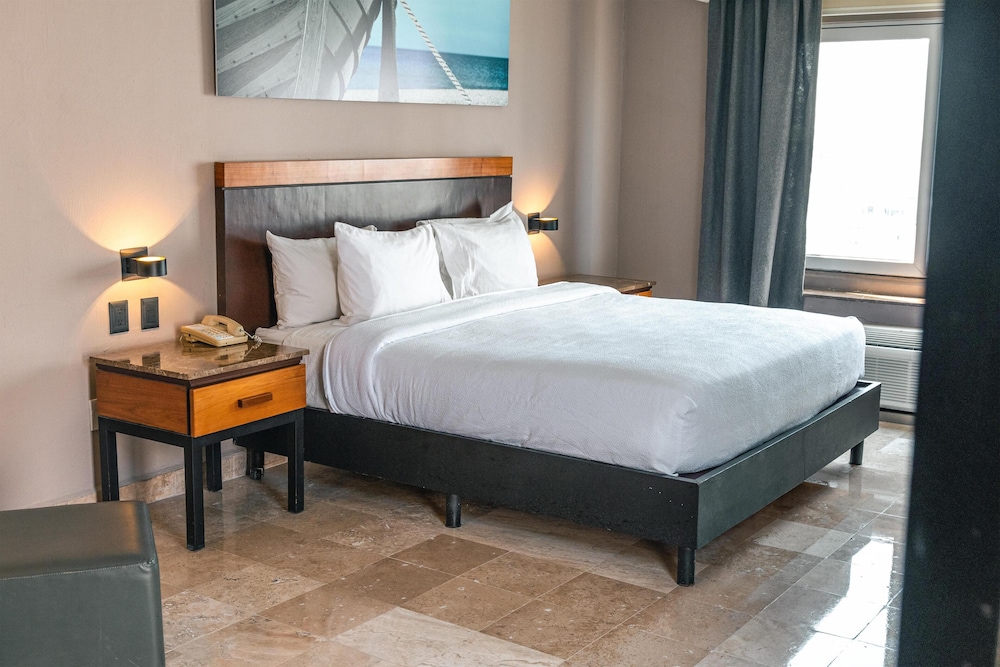 ROOM, KING BED, CITY VIEW