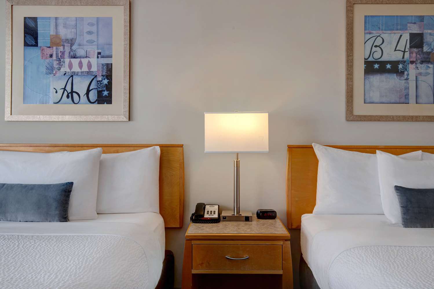 Days Inn by Wyndham Victoria Airport Sidney 16/34