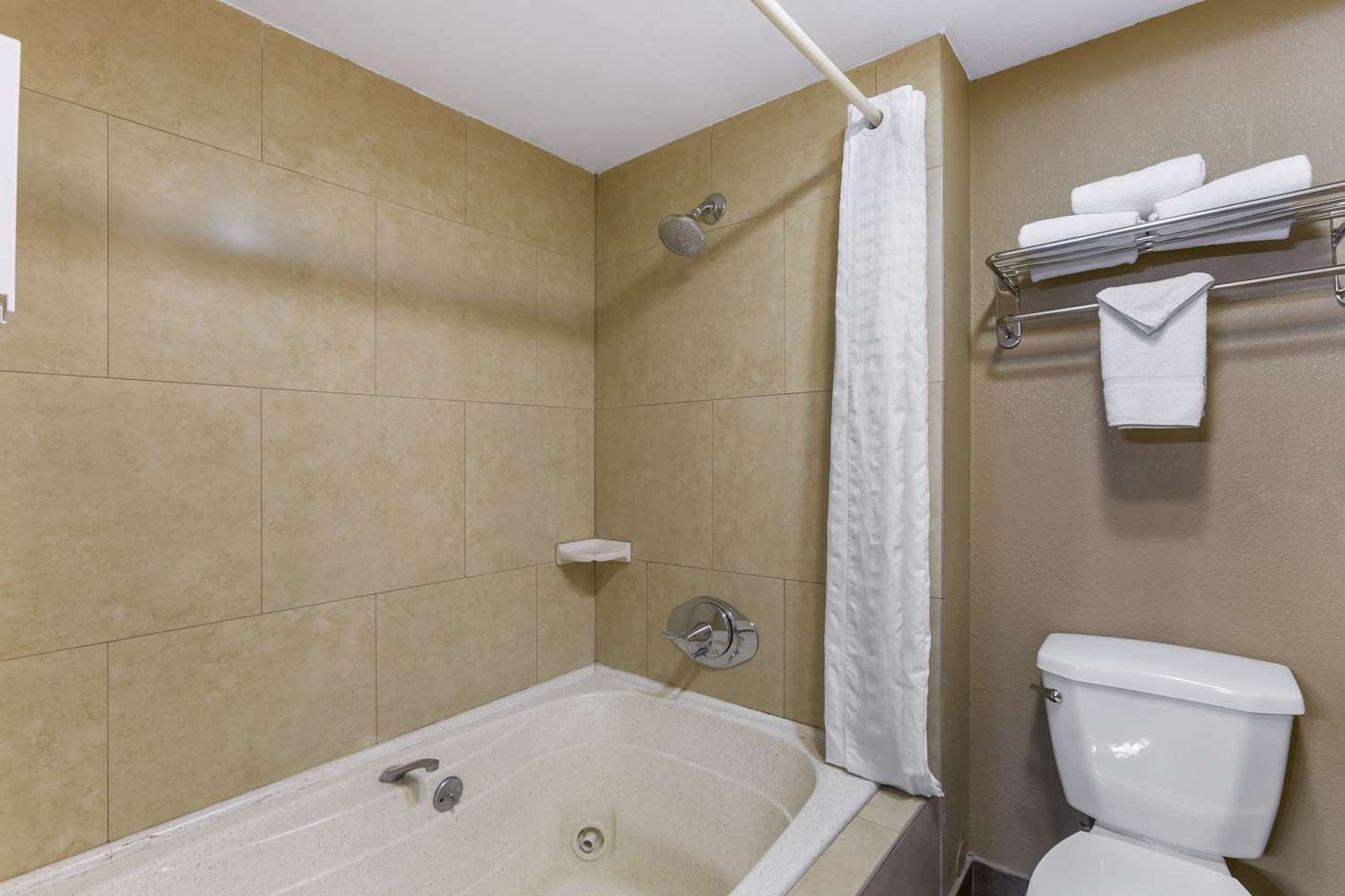 غرفة بسريرين كوين، Royal Sun Inn & Suites 4/4