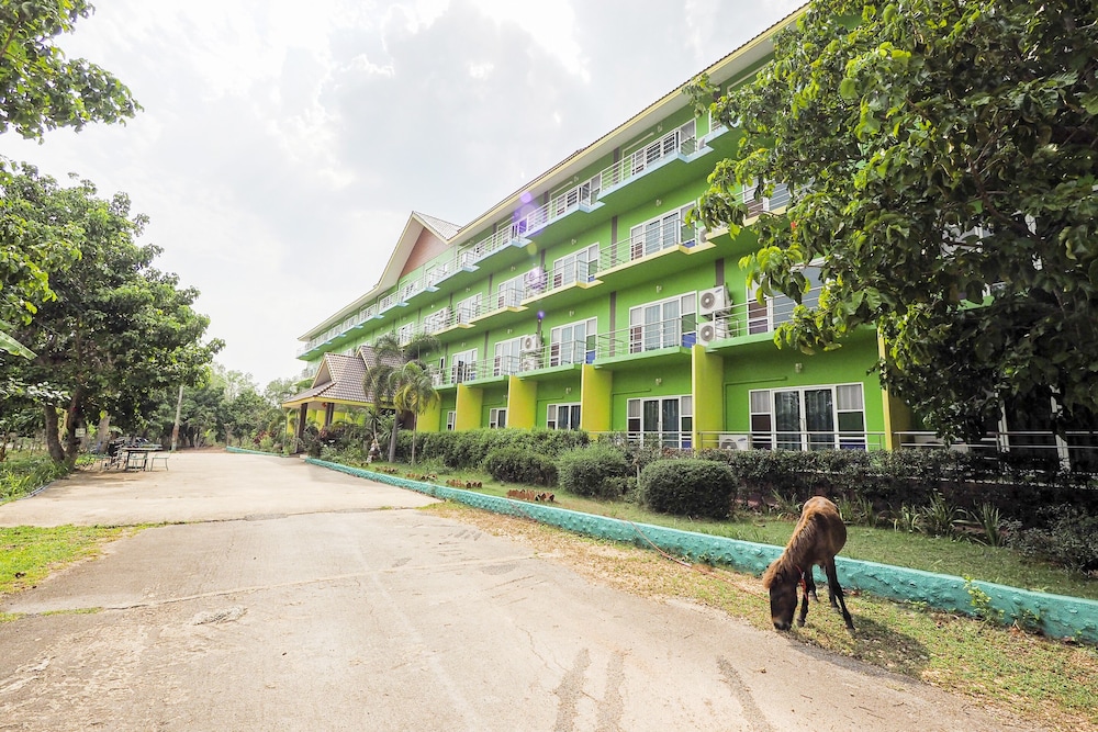 Saensukkho Hotel & Resort 10/65