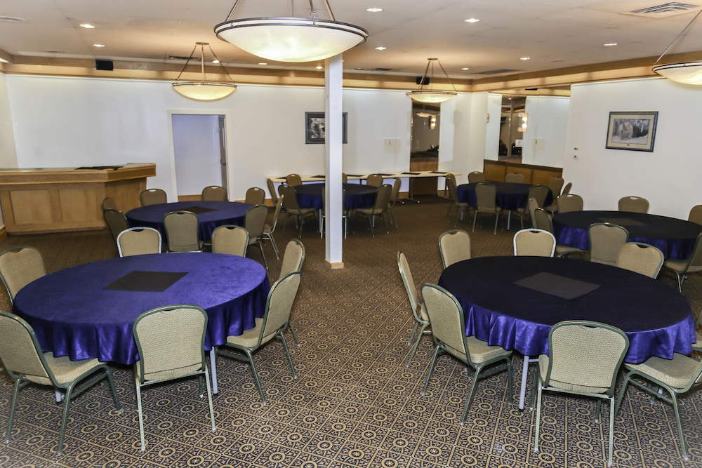 Walking Eagle Inn & Lodge 30/48