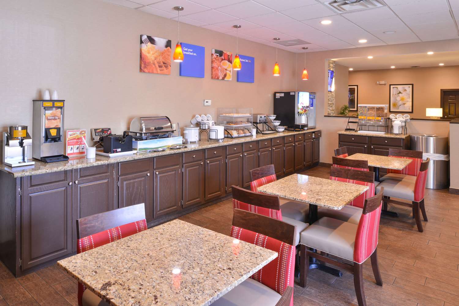 Comfort Inn & Suites Fayetteville-University Area 22/35