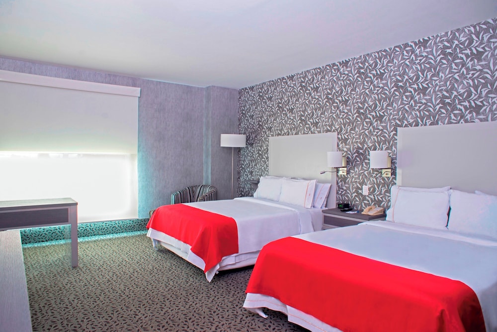 Holiday Inn Express & Suites Queretaro, an IHG Hotel 17/50