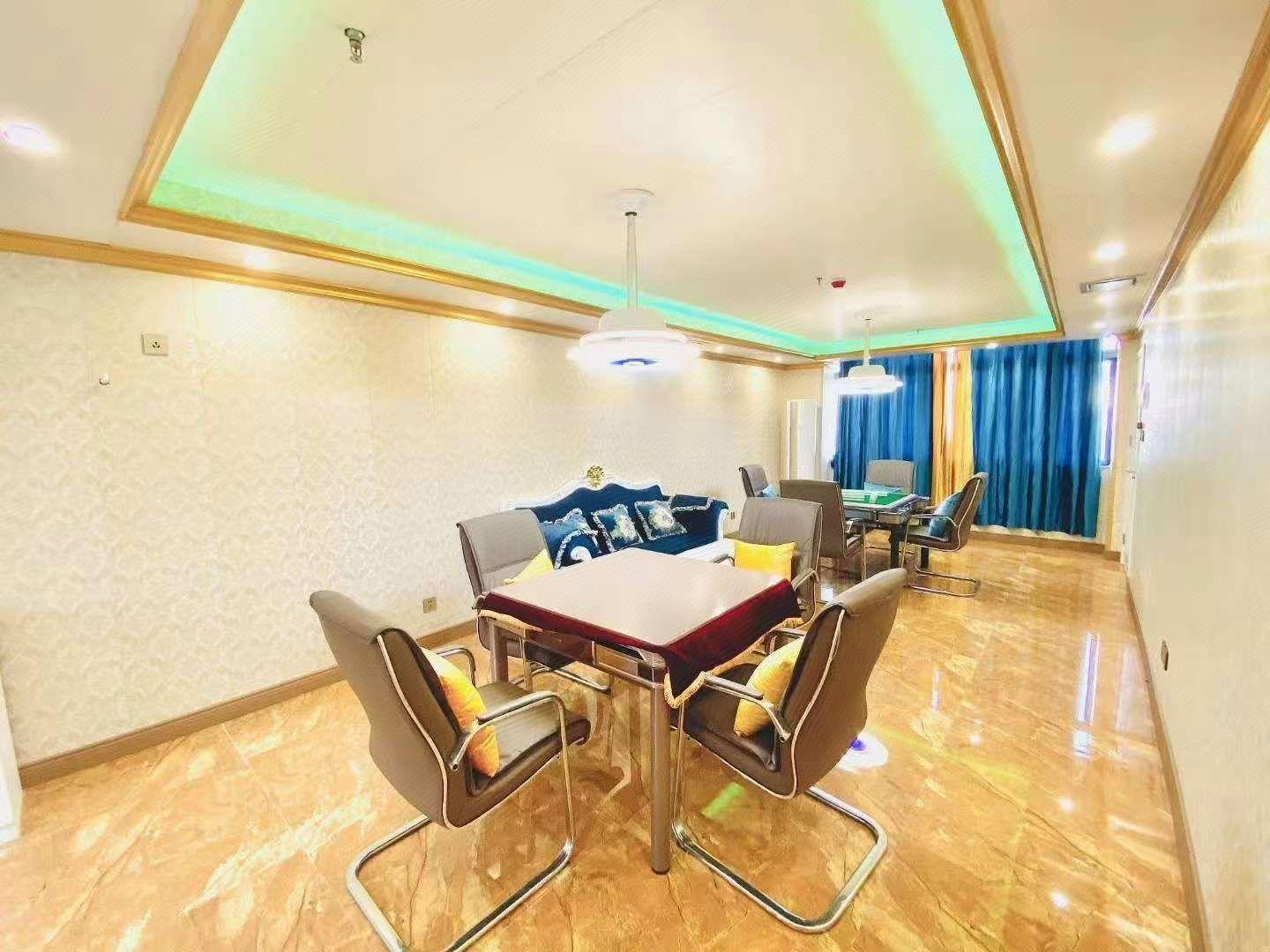 Lavande Hotel (Foshan South Railway Station Bijiang Light Rail Station) 35/43