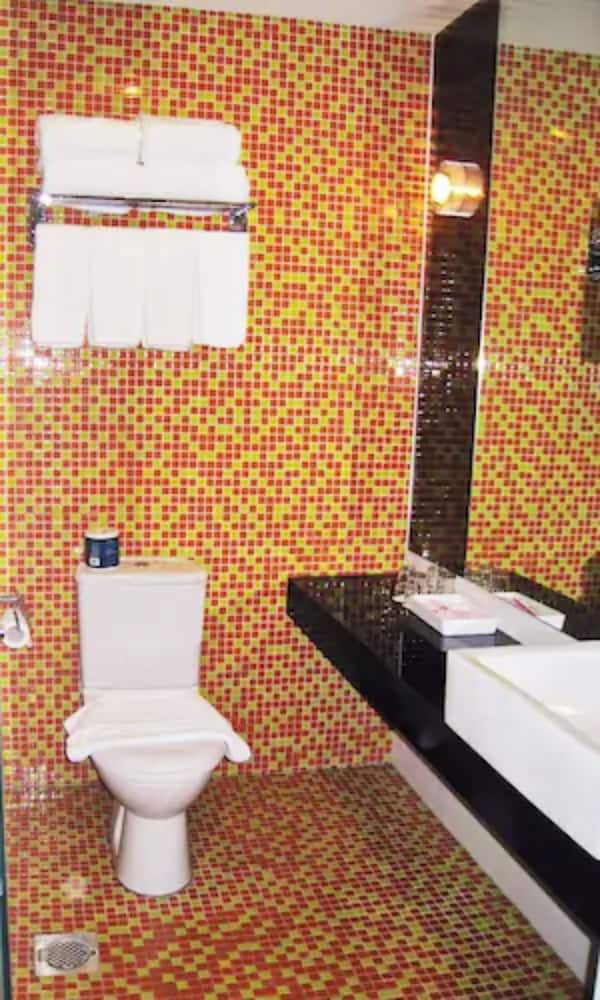 Hotel Re Pearl S Hill 40/50