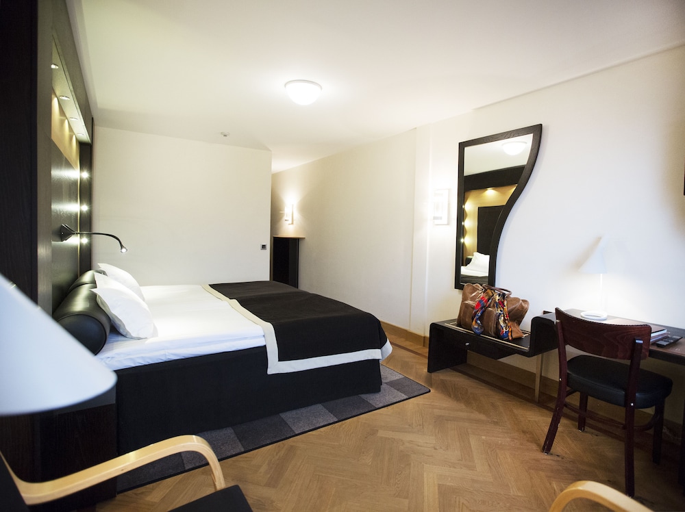 Hotel Lundia 10/50