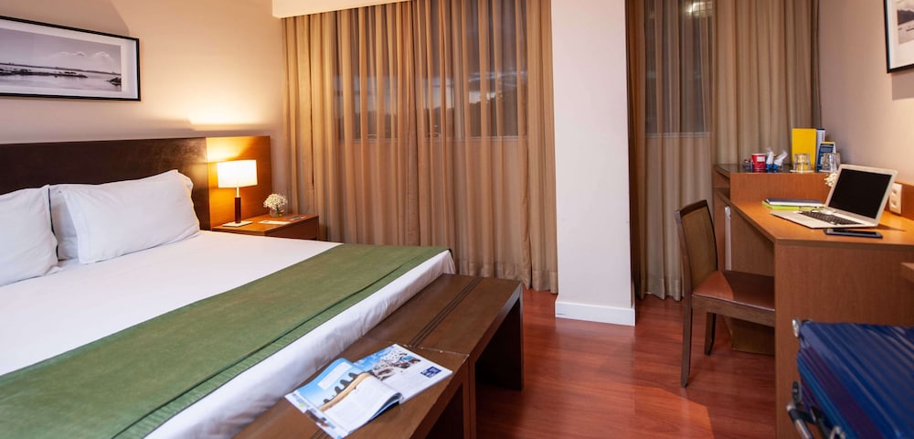 Golden Tulip Porto Vitoria 12/72