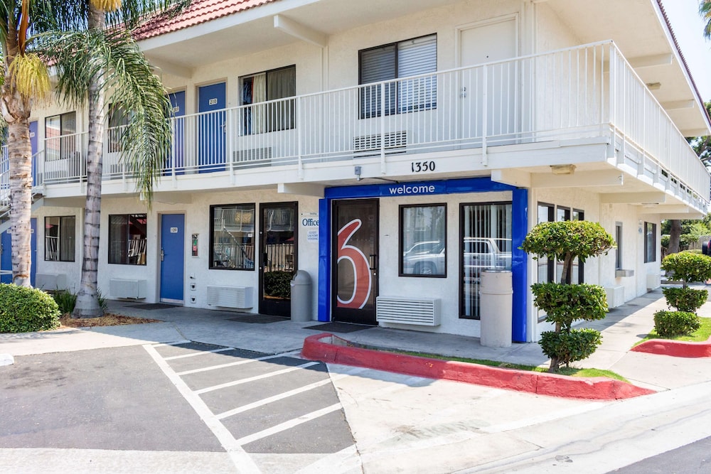 Motel6 Bakersfield, CA - Convention Center 31/37