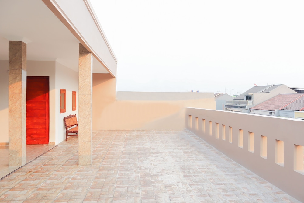 OYO 1519 Axl Residence 39/42