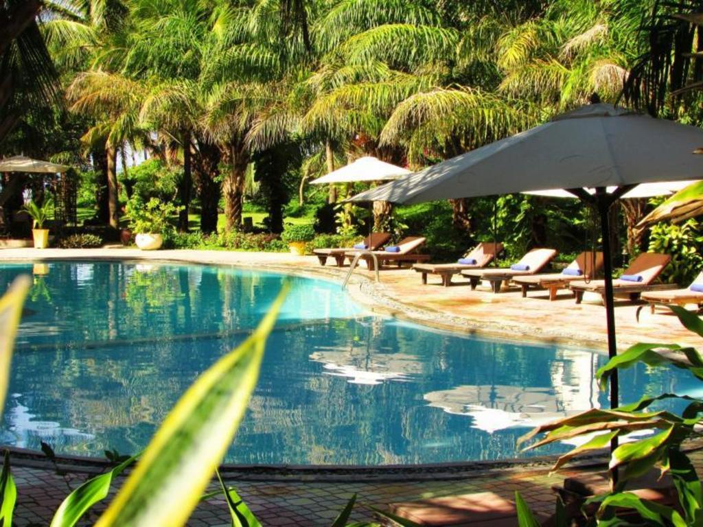 THE BEACH RESORT 43/44