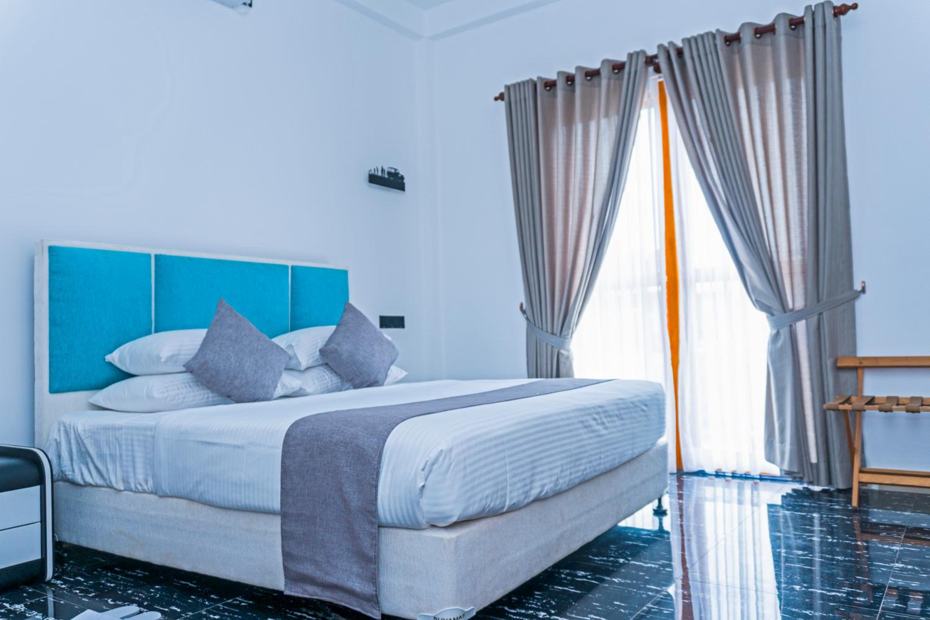 Deluxe, King Bed