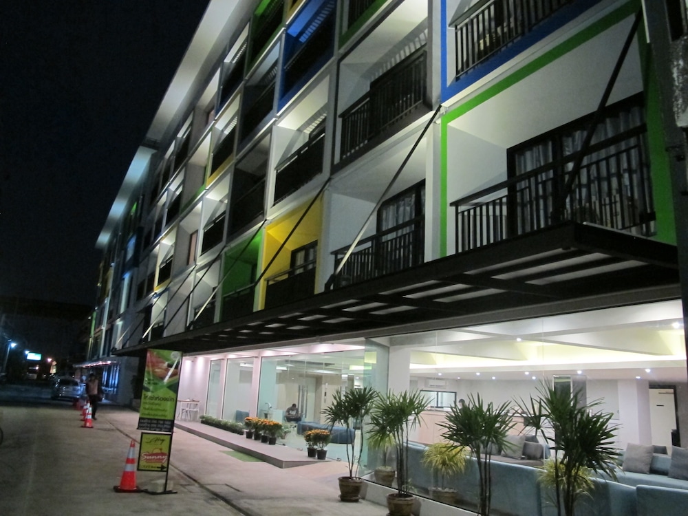 Suvarnabhumi Oriental Resort 4/64