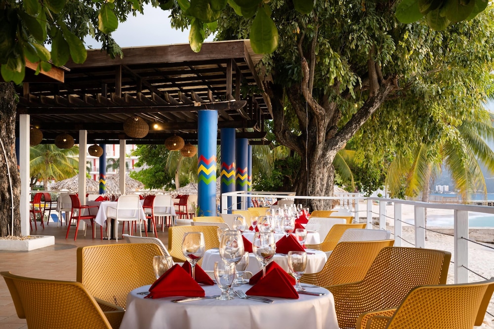 Grand Decameron Cornwall Beach, A Trademark All Inclusive 34/50