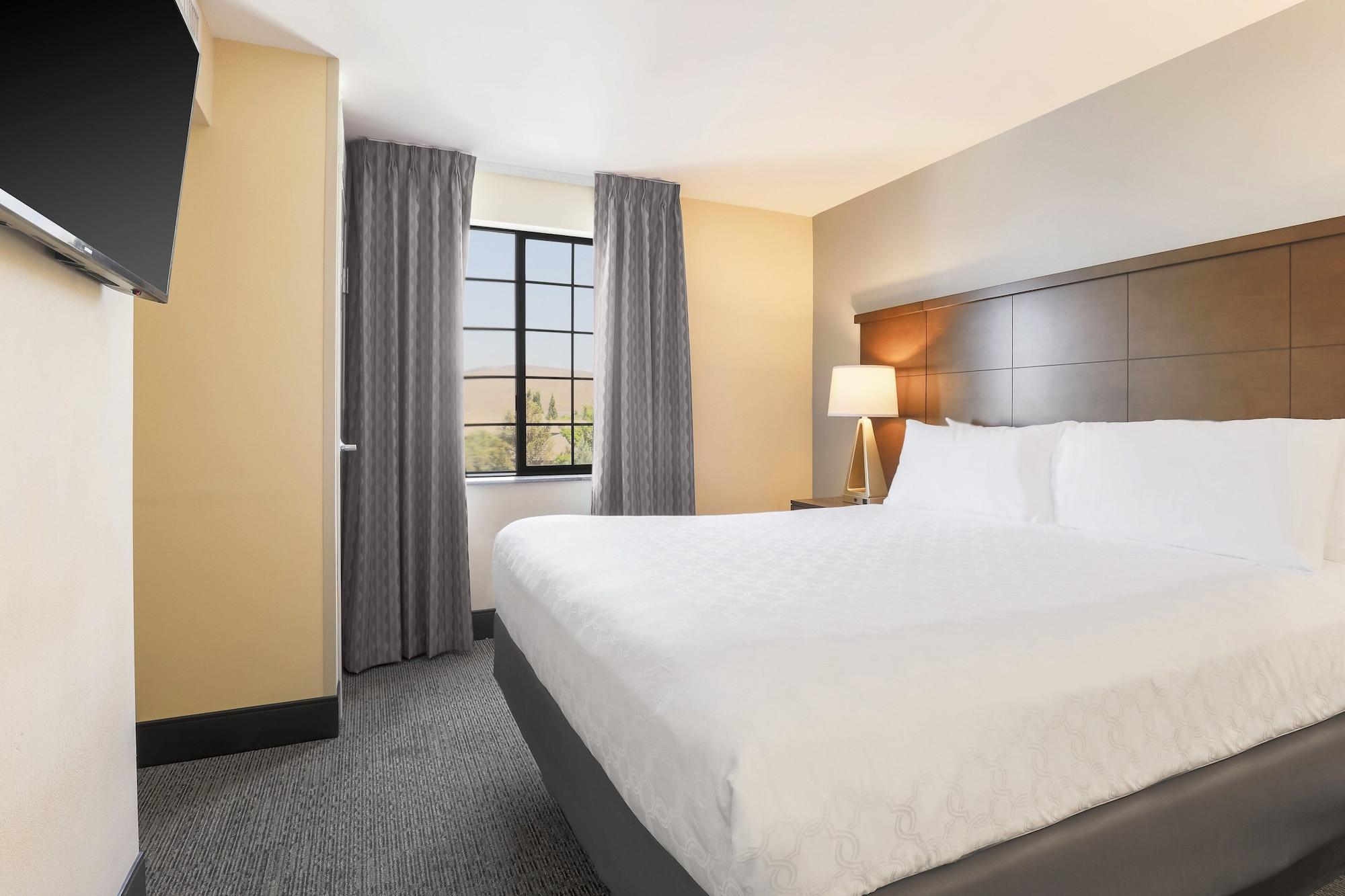 1 Bedroom, Suite, Kitchen