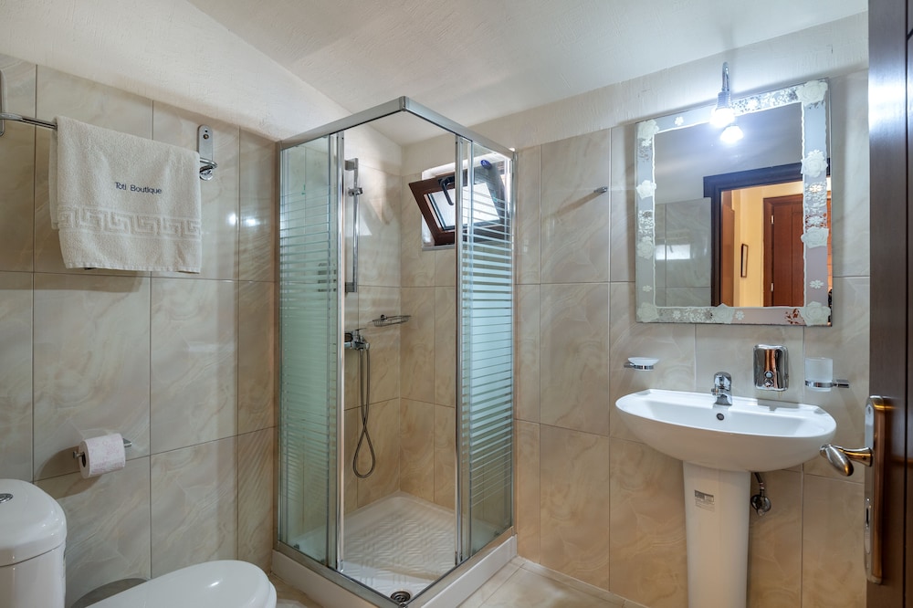 Toti Boutique Rooms 19/55