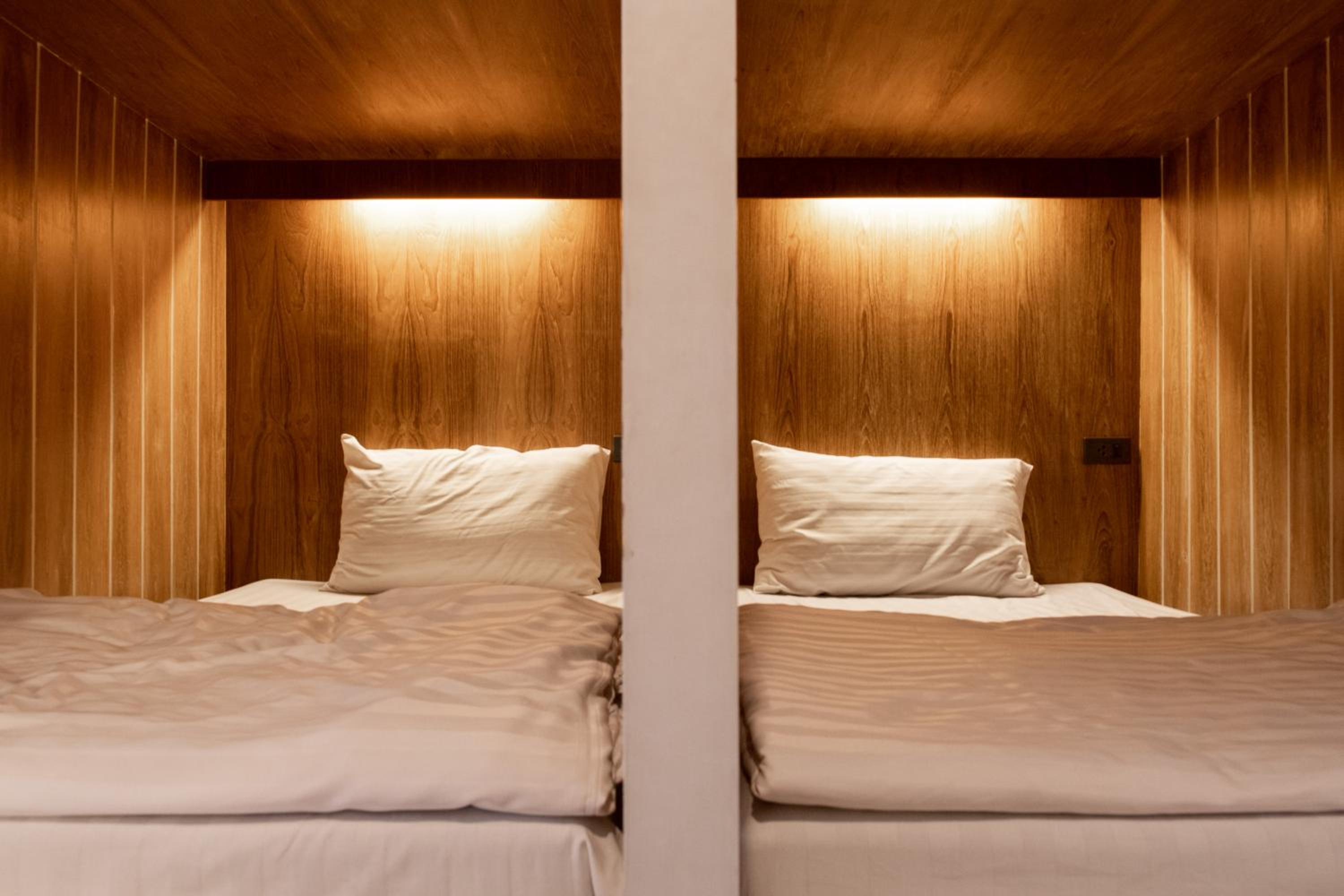 Bed Addict Hostel X Cafe 12/63